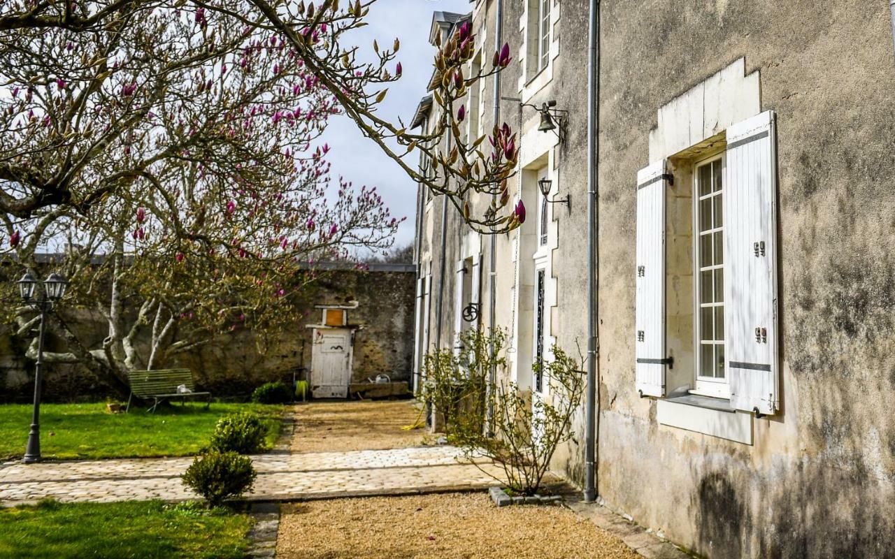 Bed and Breakfast Chateau De La Grand'Cour Grandchamp-des-Fontaines Exterior foto